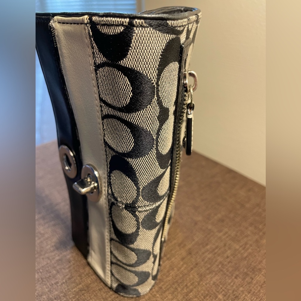Coach Wallet - Picture 9 of 11